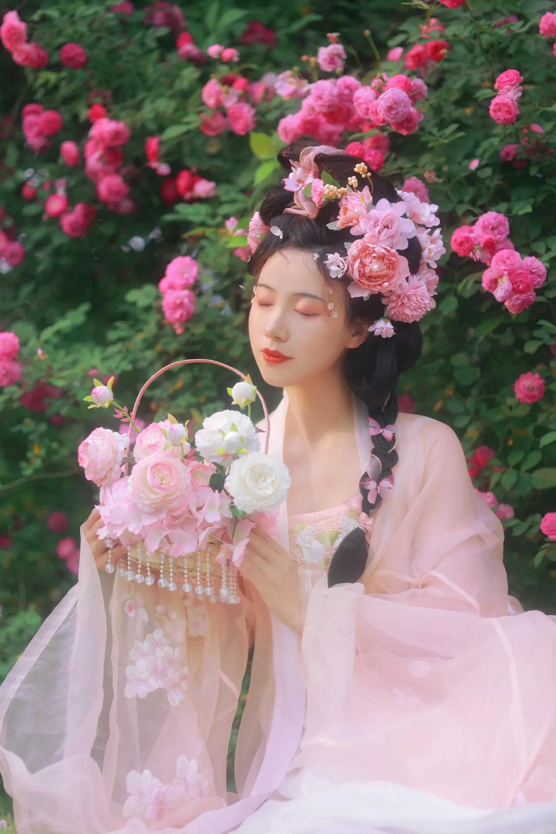 [艺图语] 2022.06.18 蔷薇花神 笑笑 [35P]插图